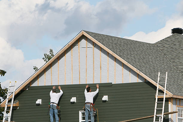 Professional Emergency Siding Repair technician working in Oak Brook, IL